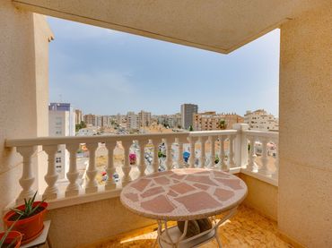Attique avec balcon à vendre à Calle Los Emilios 8
