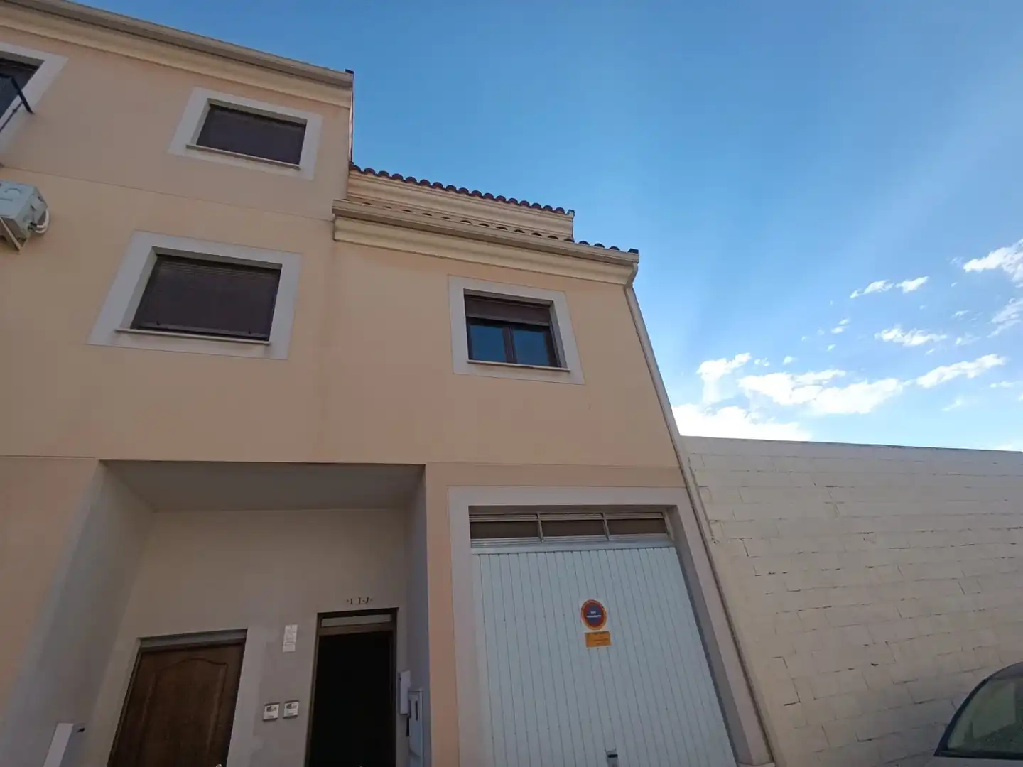 Vista exterior de Casa adosada en venta en Socuéllamos con Jardín privado y Trastero