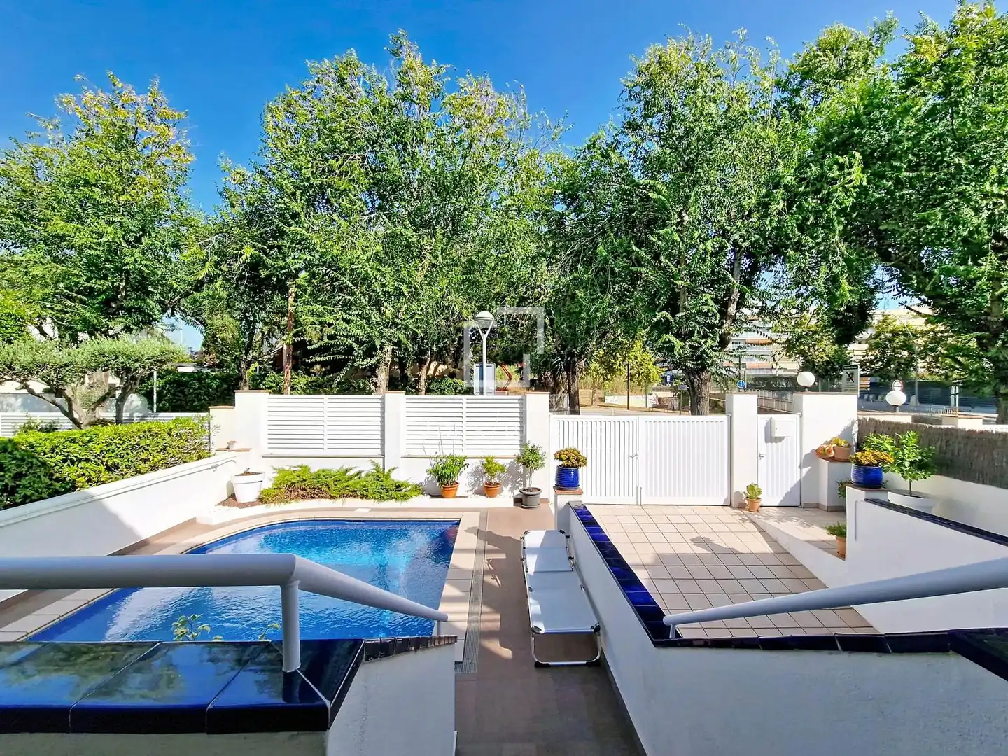 Swimming pool of Houses for sale in Vilanova i la Geltrú  with Air Conditioner, Heating and Private garden
