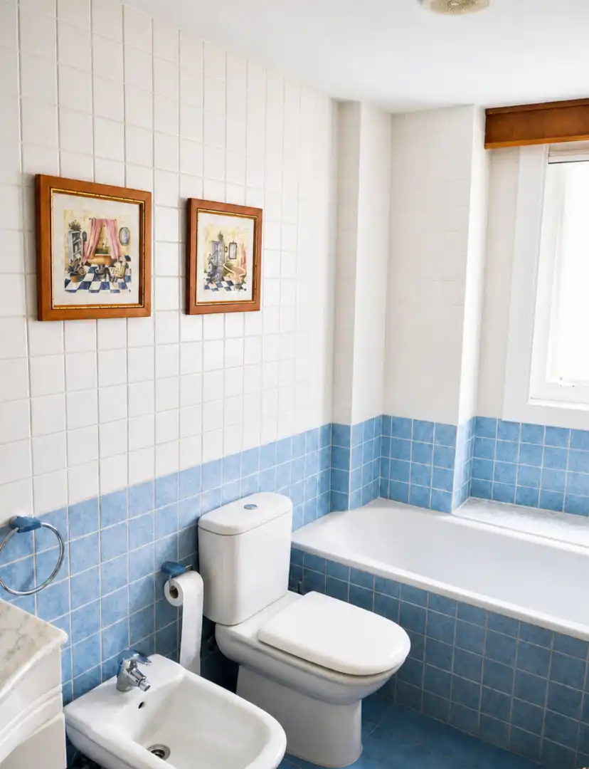 Bany de Apartament en venda en A Coruña Capital  amb Calefacció, Parquet i Traster
