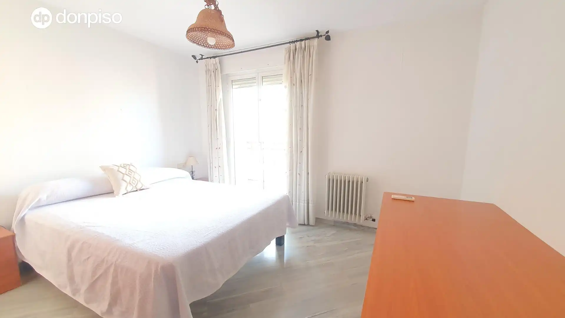 Bedroom of Flat for rent in Granada  with Air Conditioner, Heating and Terrace