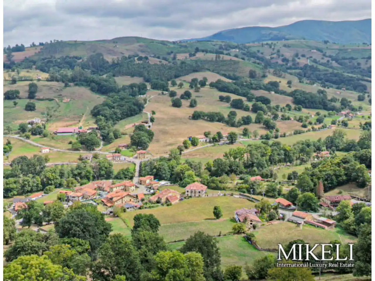 Vista exterior de Finca rústica en venta en Saro con Jardín privado y Parquet