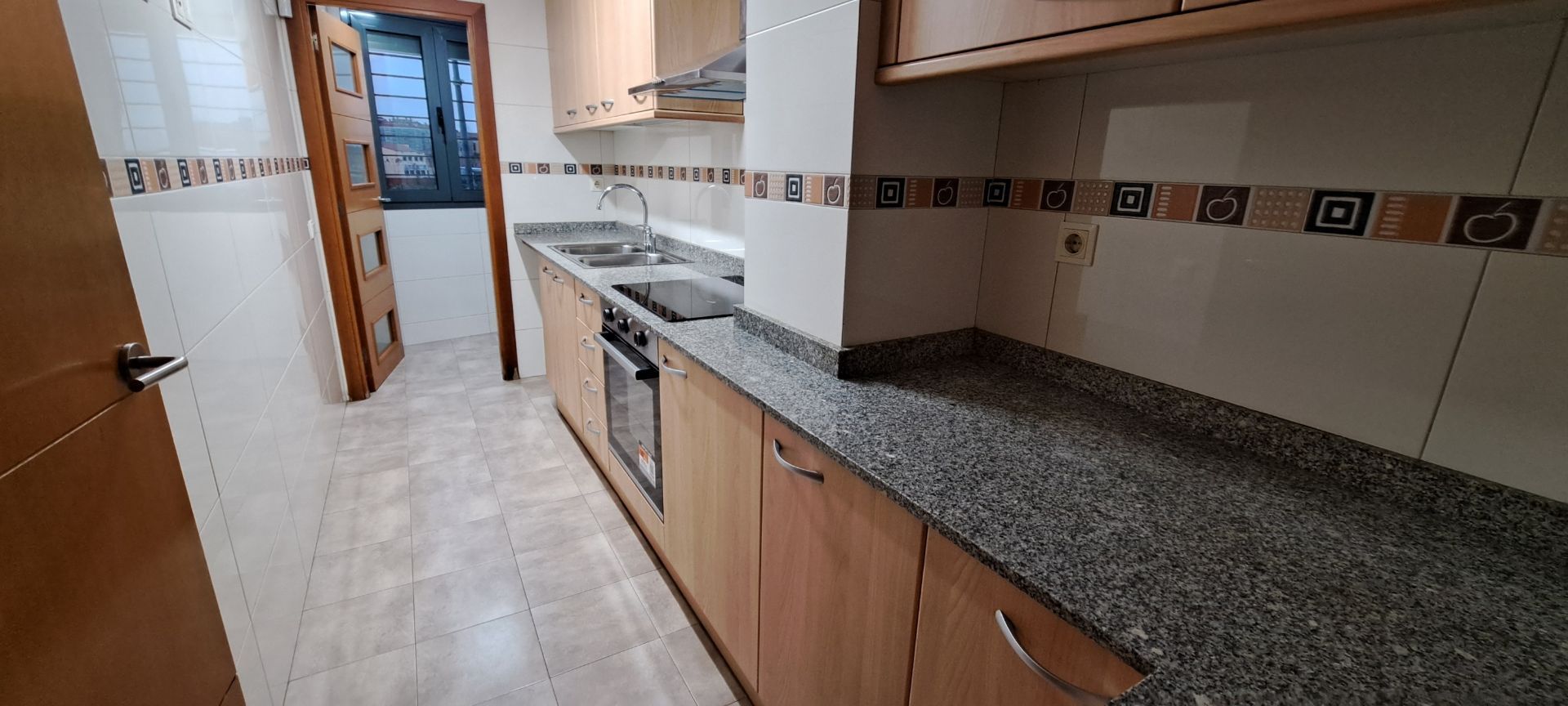 Cuina de Pis de lloguer en Terrassa amb Traster