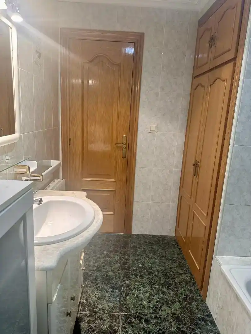 Baño de Casa adosada en venta en Utiel con Aire acondicionado, Trastero y Balcón