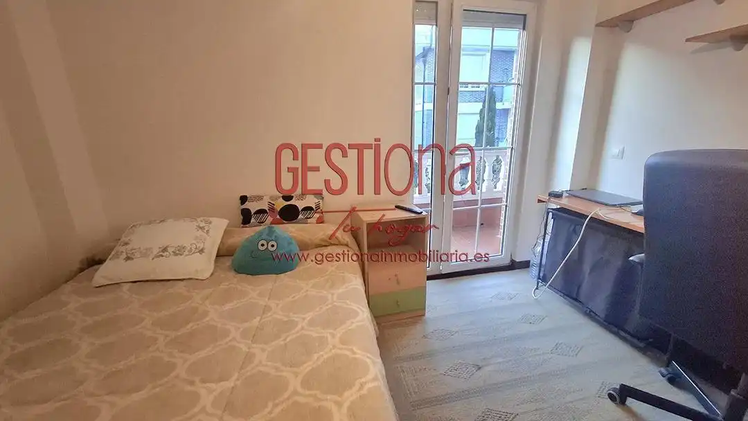 Schlafzimmer von Erdgeschoss zum Verkauf in Castro-Urdiales mit Heizung, Privatgarten und Terrasse