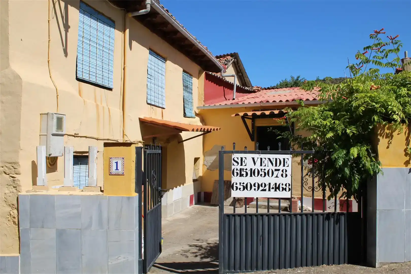 Vista exterior de Casa adosada en venta en La Ercina  con Jardín privado y Trastero