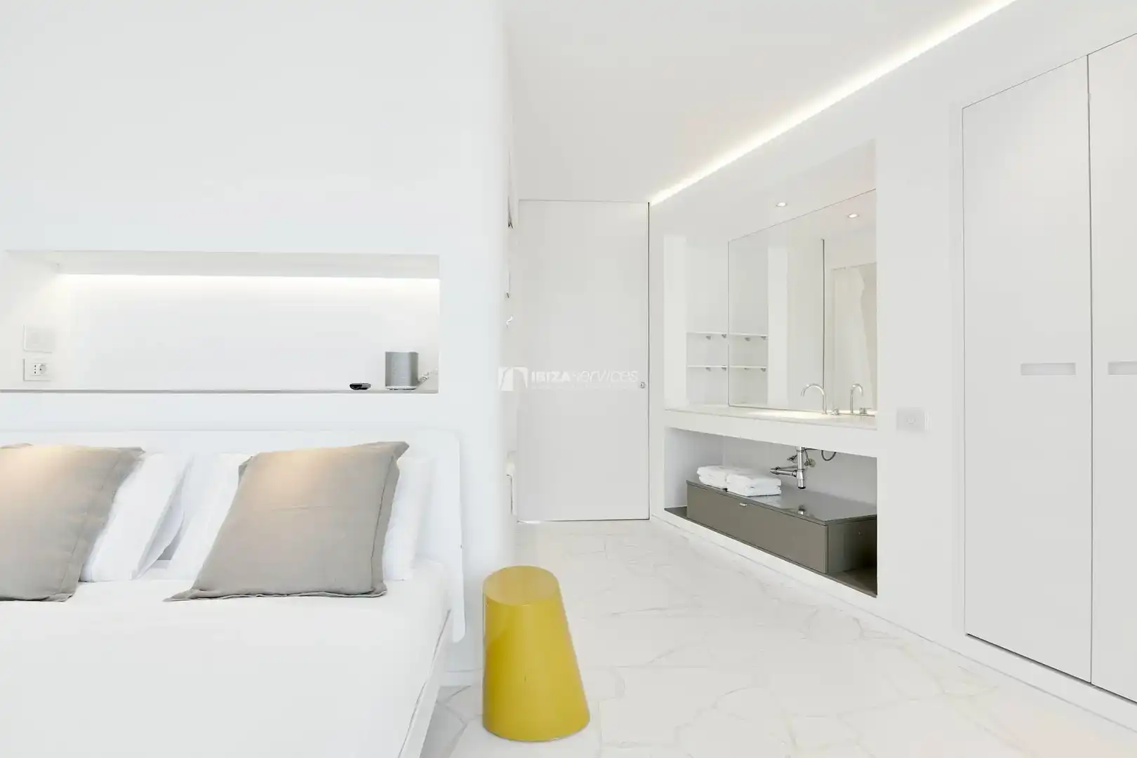 Appartamento con piscina in affitto a Marina Botafoc - Platja de Talamanca