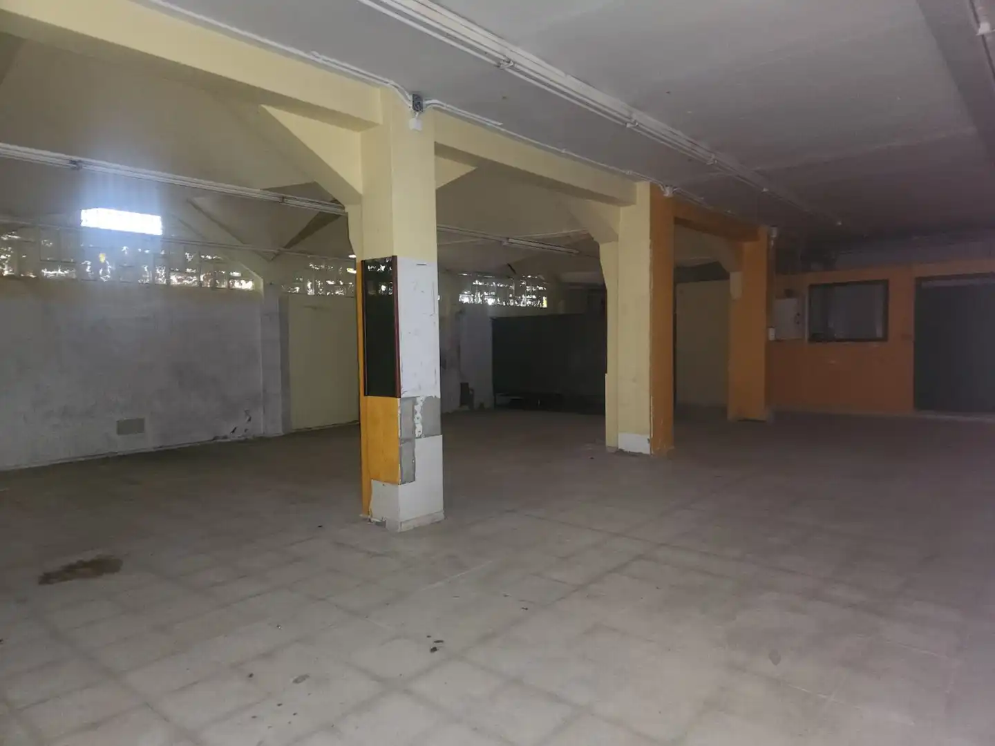Local comercial en venta en Caranza, imagen 2