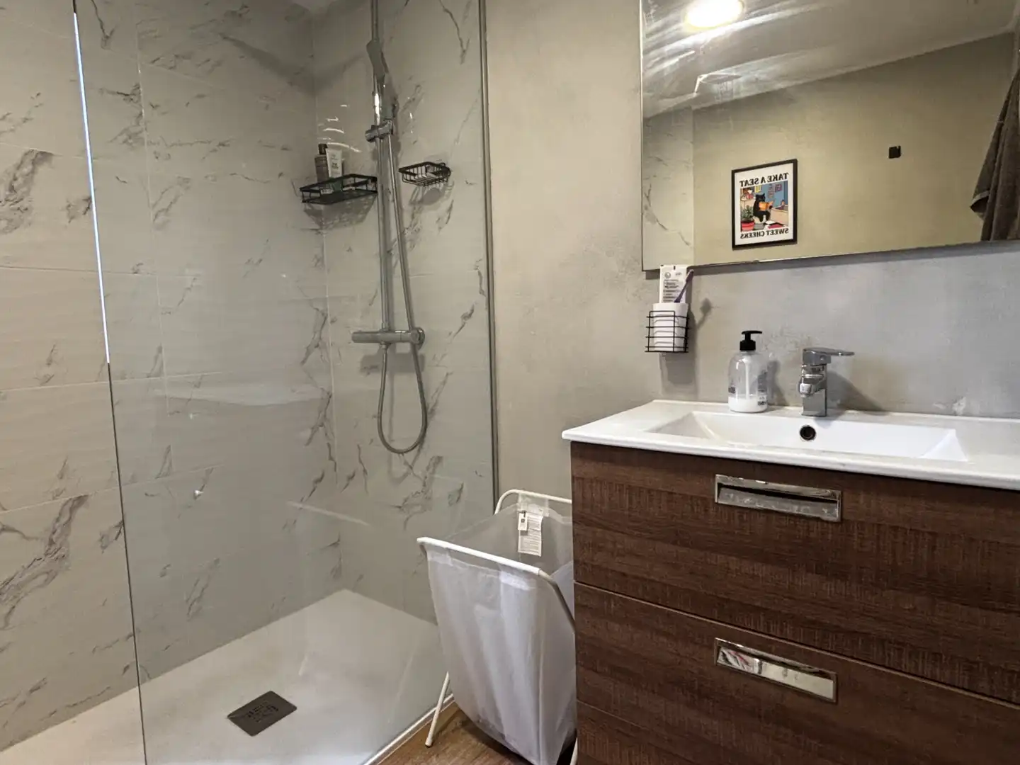 Bathroom of Flat for sale in Terrassa  with Air Conditioner, Heating and Parquet flooring