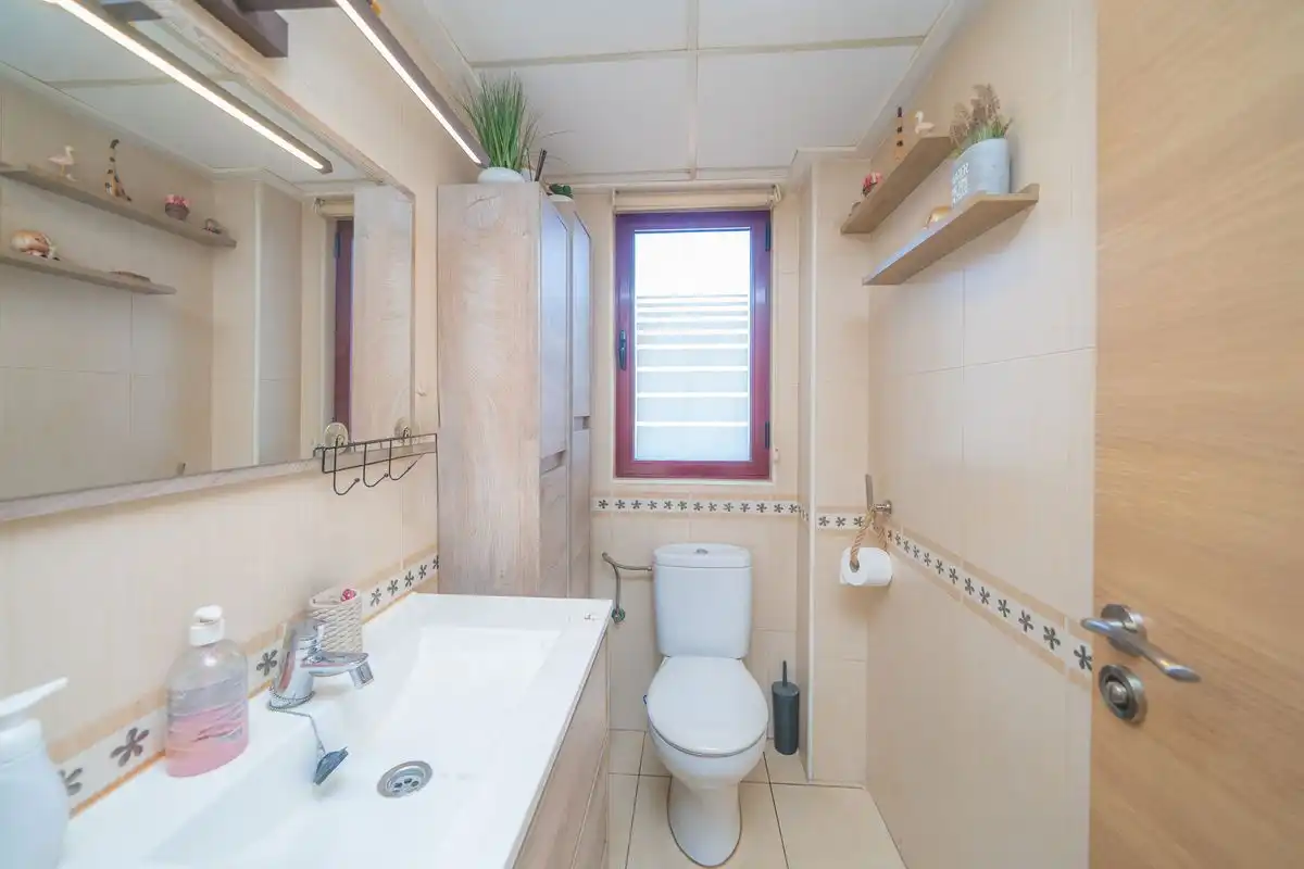 Baño de Casa adosada en venta en La Nucia con Aire acondicionado, Calefacción y Terraza