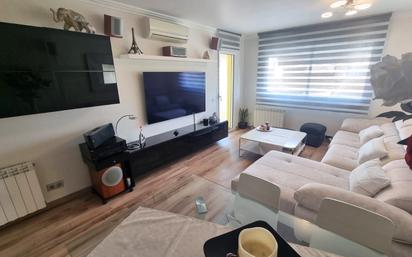 Sala d'estar de Pis en venda en Parets del Vallès amb Aire condicionat i Balcó