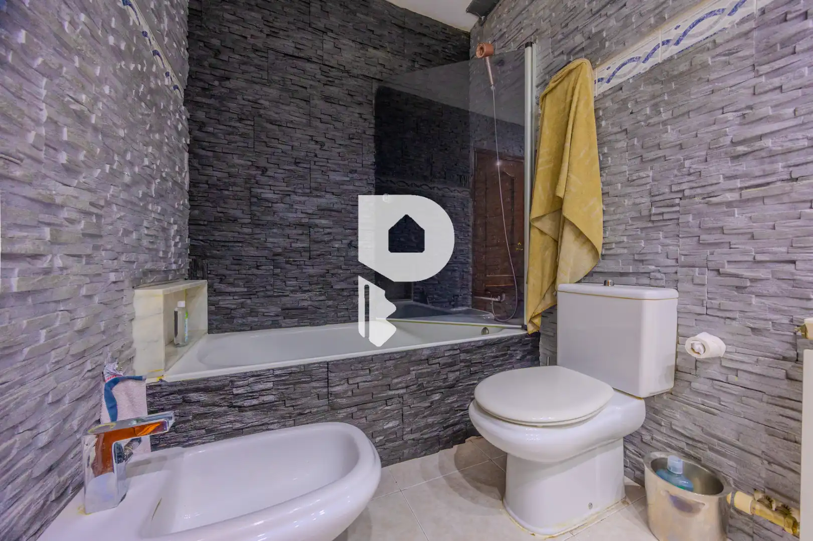 Baño de Casa adosada en venta en Sant Vicenç Dels Horts con Aire acondicionado, Calefacción y Terraza