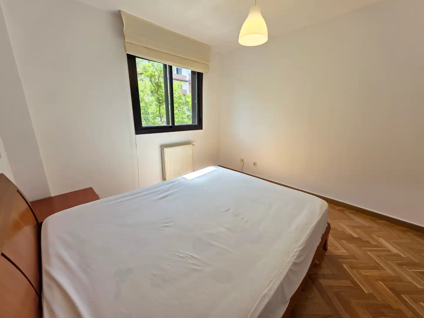 Dormitori de Pis de lloguer en Madrid amb Aire condicionat, Calefacció i Parquet