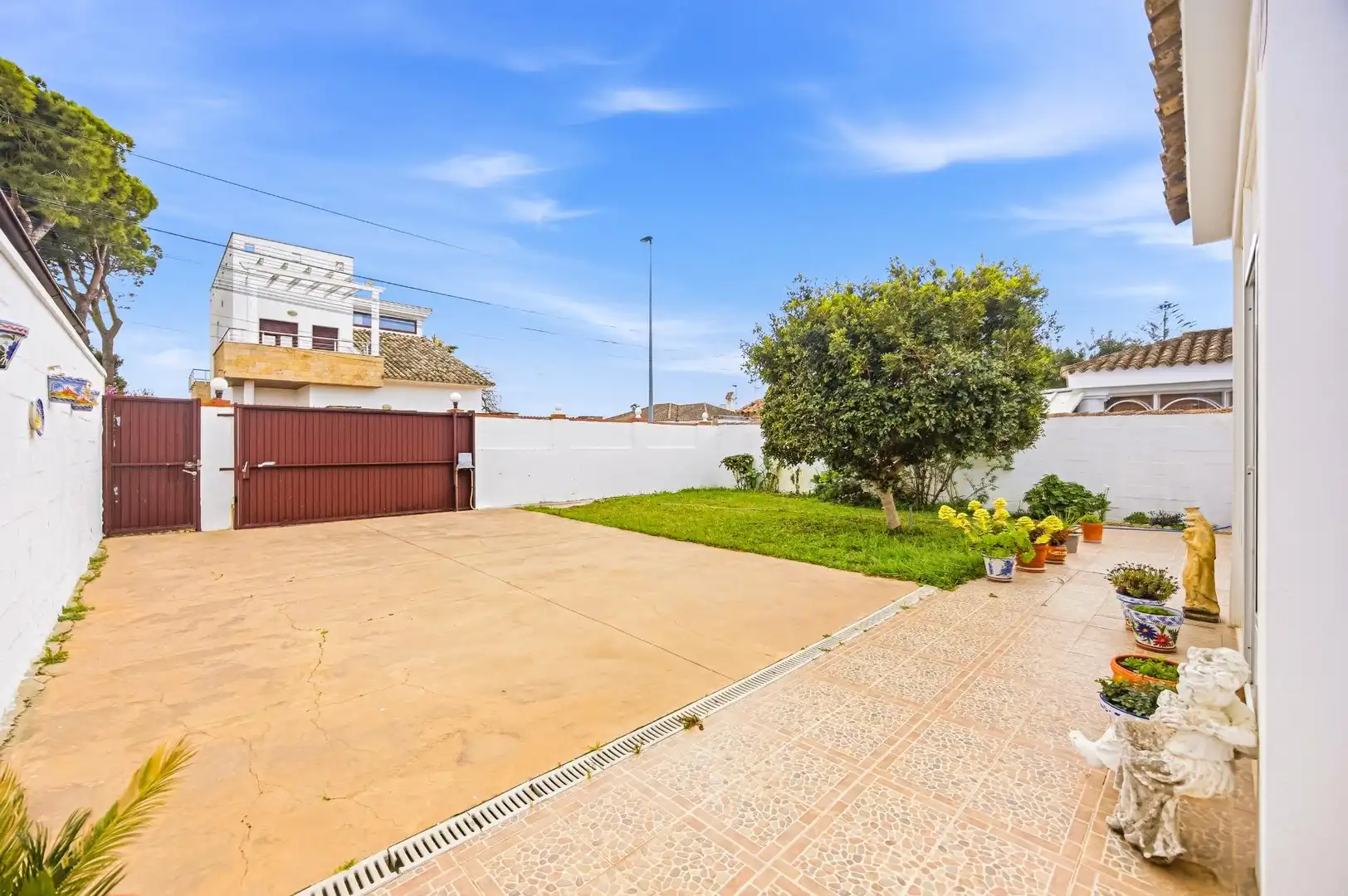 Jardín de Casa o chalet en venta en Chiclana de la Frontera con Aire acondicionado, Calefacción y Jardín privado