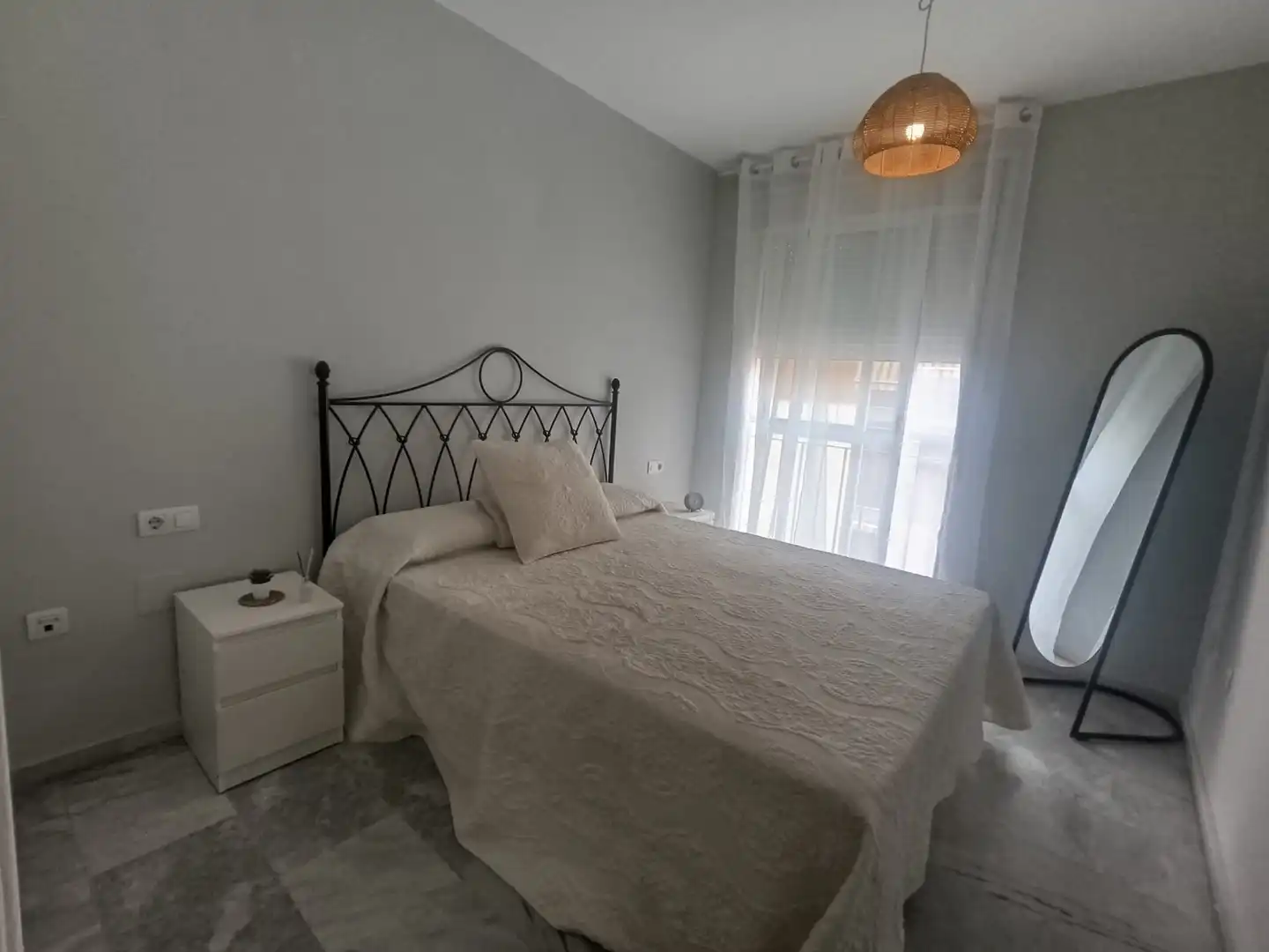 Habitación de Apartamento de alquiler con opción a compra en Málaga con Aire acondicionado, Terraza y Trastero