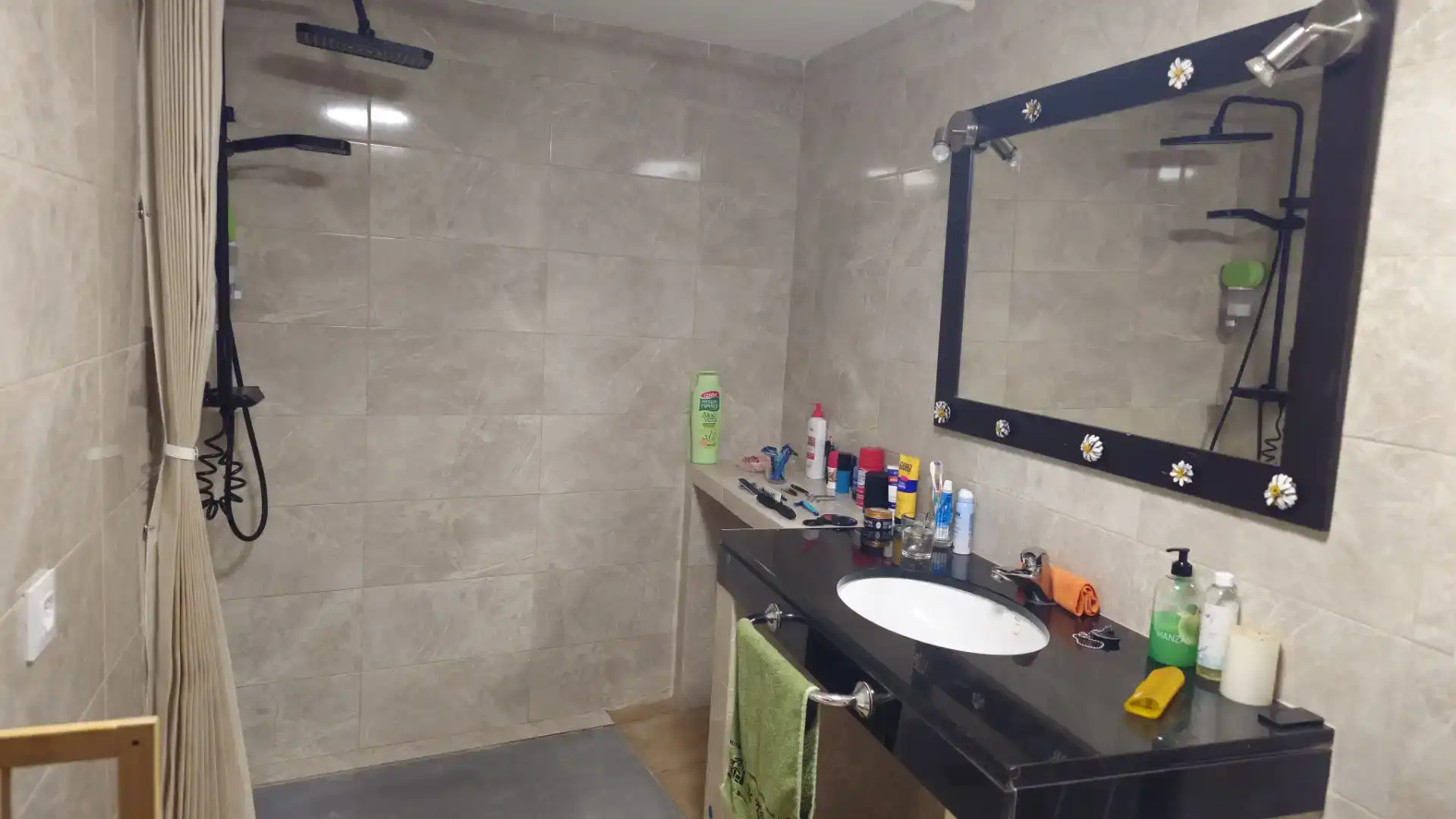 Bathroom of Apartments for rent in Íllar  with Air Conditioner, Furnished and Oven