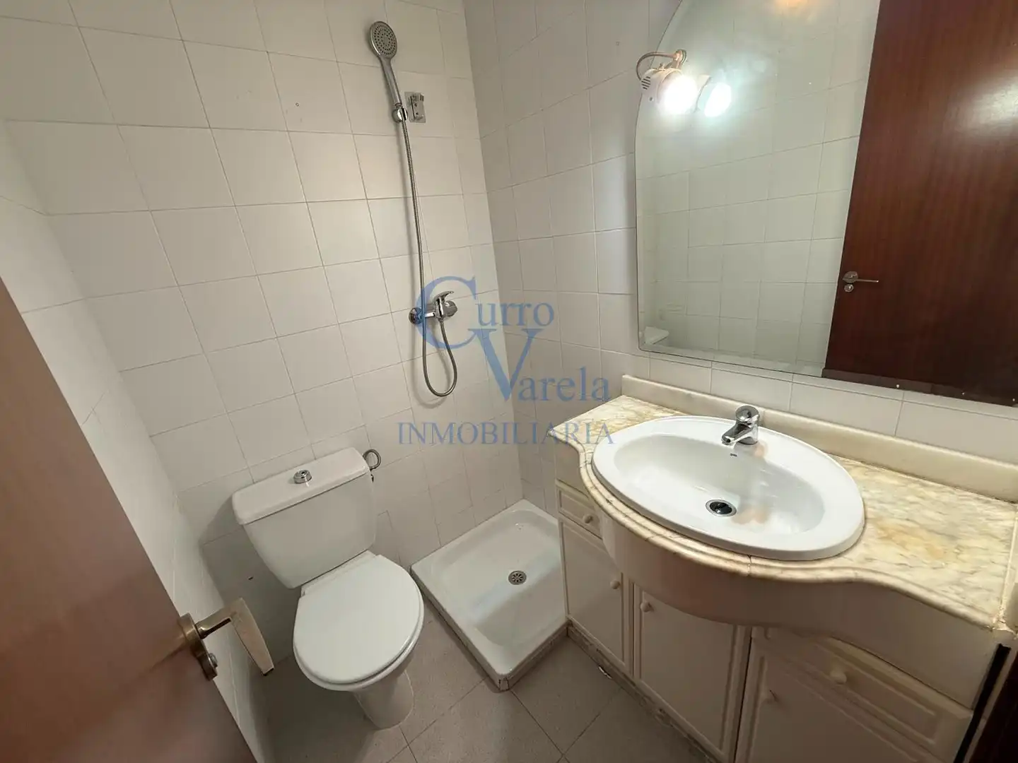 Baño de Piso en venta en Dos Hermanas con Aire acondicionado, Calefacción y Trastero