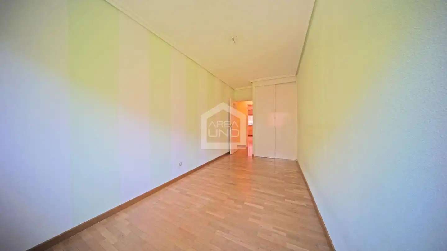 Habitación de Piso en venta en Madrid con Calefacción