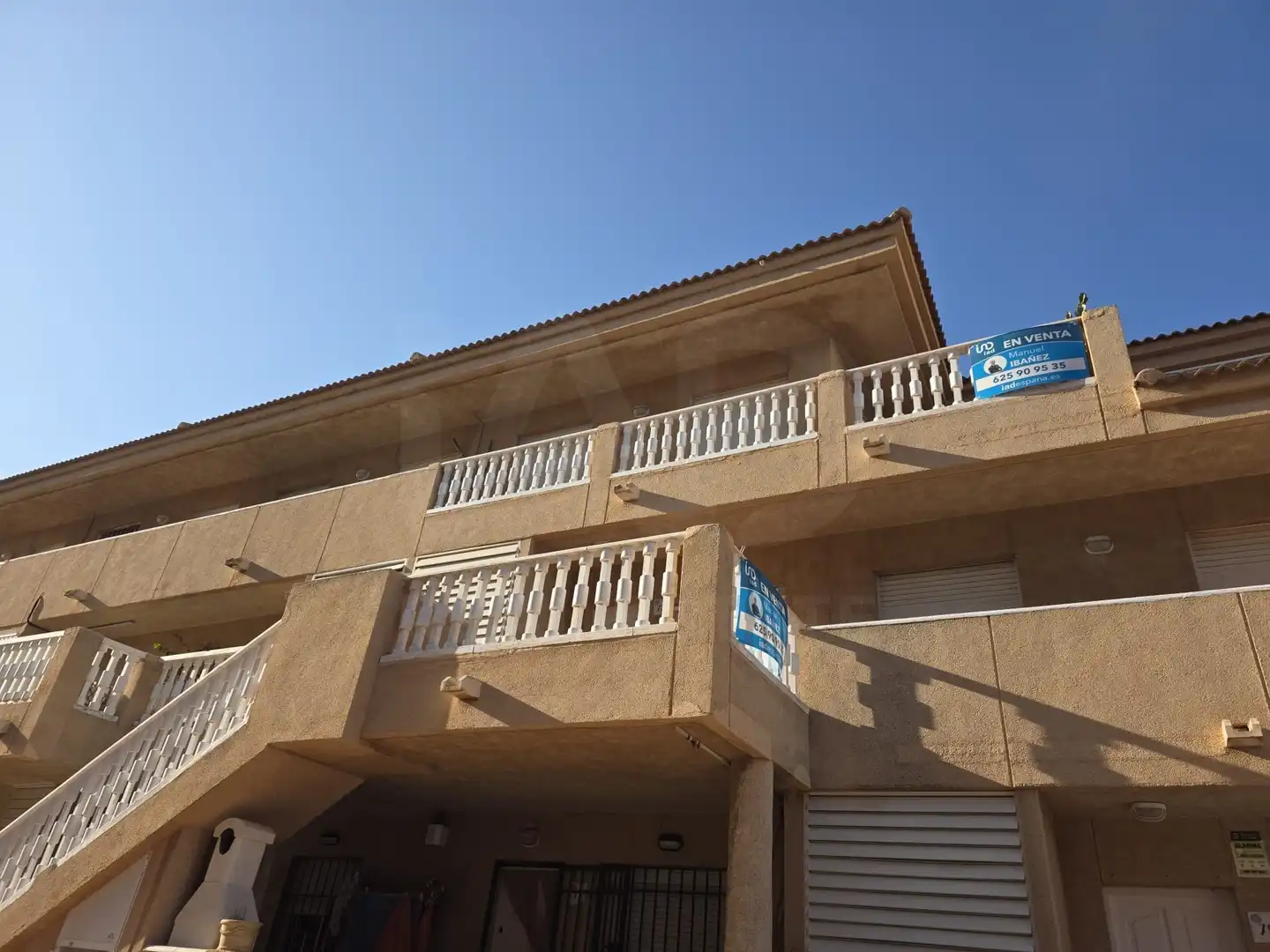 Vista exterior de Dúplex en venda en La Manga del Mar Menor amb Terrassa i Piscina