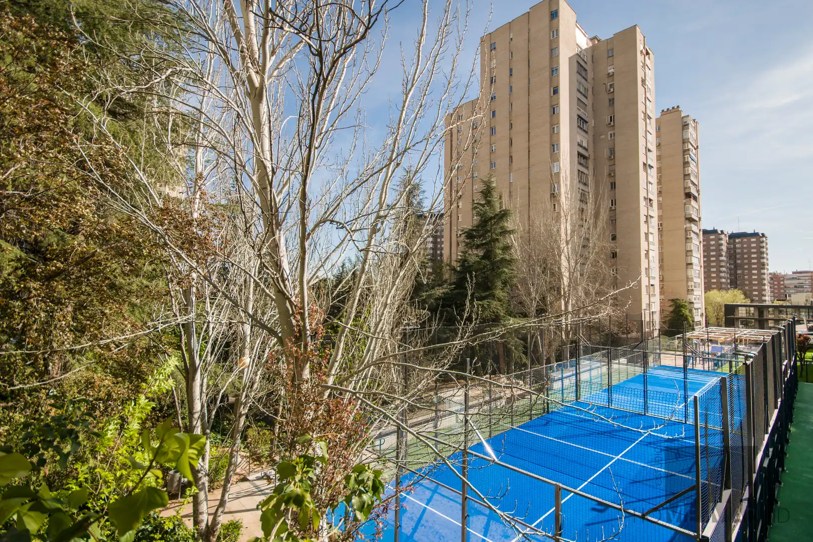 Vista exterior de Pis en venda en Madrid amb Calefacció, Parquet i Terrassa
