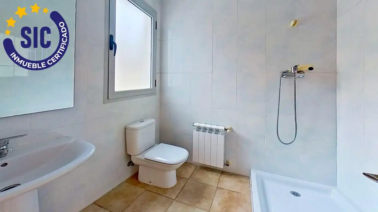 Badezimmer von Haus oder Chalet zur Miete in Chiva mit Heizung und Terrasse