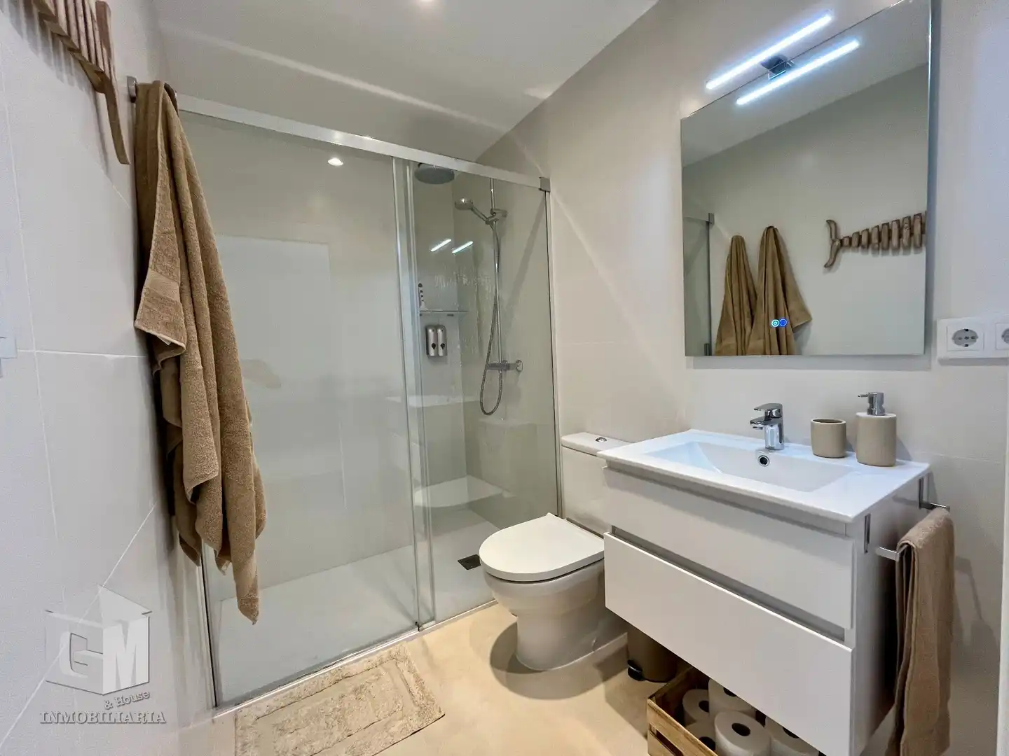 Bathroom of Apartments for sale in Tarifa  with Air Conditioner, Heating and Storage room