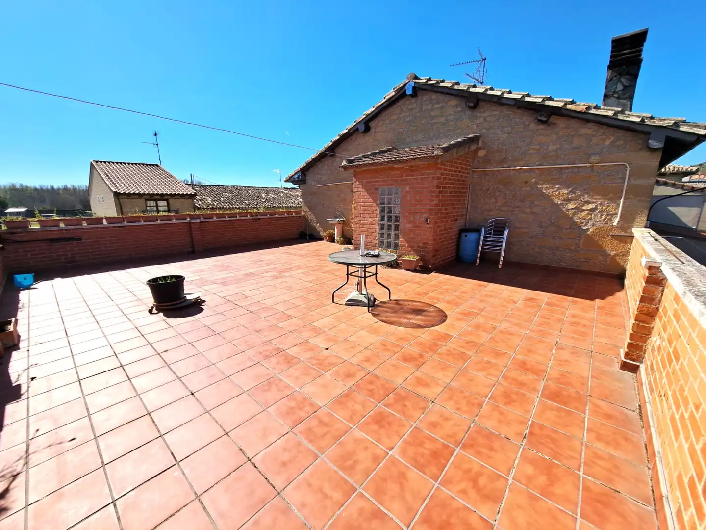 Terrassa de Casa adosada en venda en Baños de Rioja amb Calefacció, Jardí privat i Terrassa