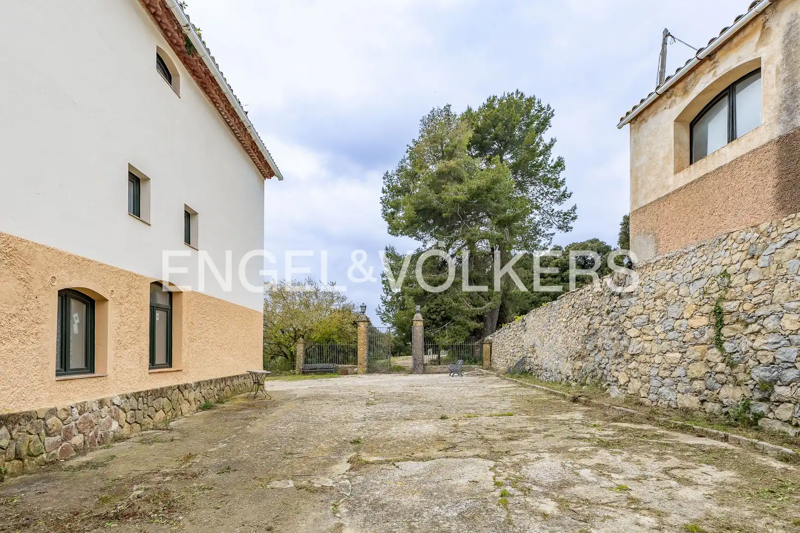 Vista exterior de Finca rústica en venda en Sant Quirze Safaja amb Calefacció, Jardí privat i Terrassa