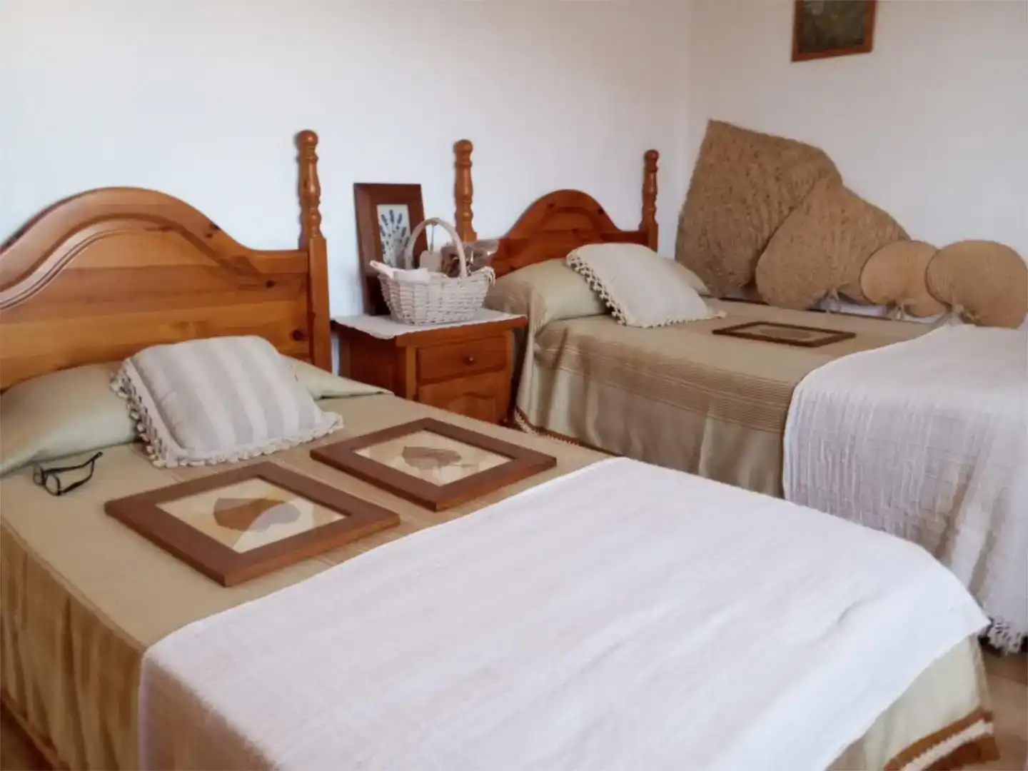 Dormitori de Casa adosada en venda en Cubillas de Santa Marta amb Jardí privat, Traster i Moblat