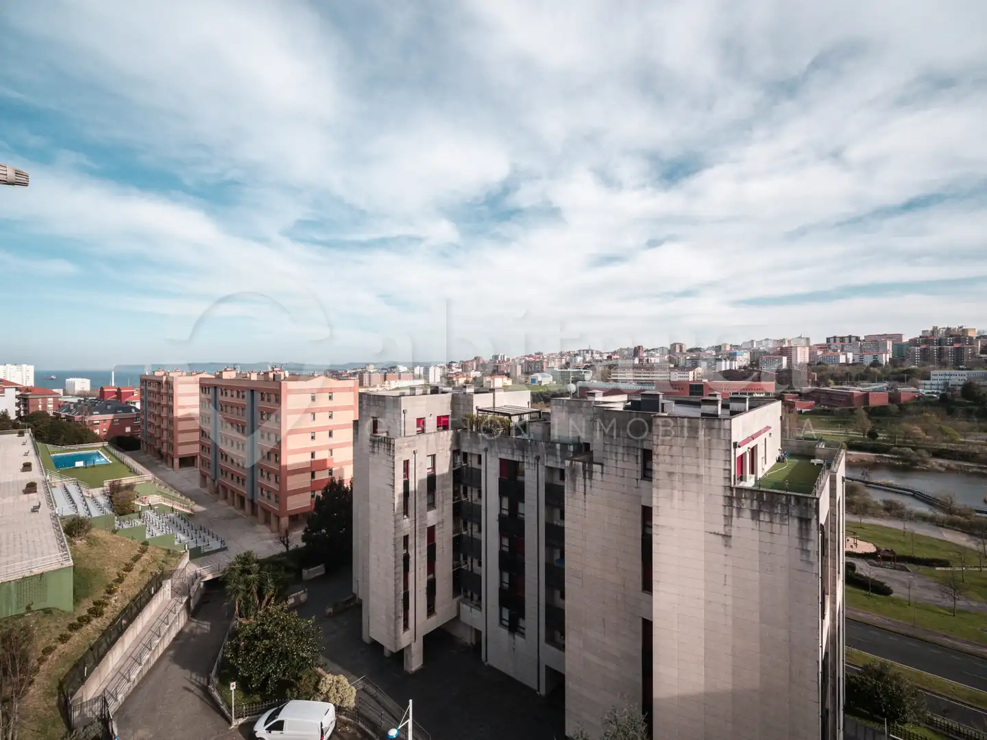 Außenansicht von Maisonette zum Verkauf in Santander mit Heizung, Parkett und Abstellraum