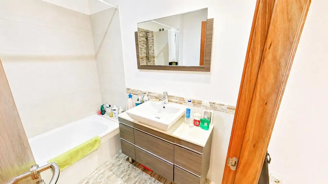 Bathroom of Flat for sale in Torelló