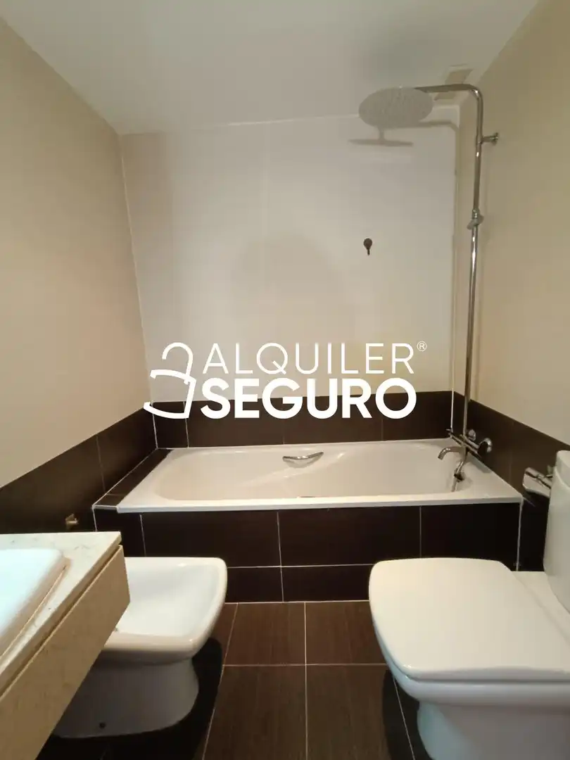 Bathroom of Flat for rent in Parla  with Air Conditioner, Heating and Terrace