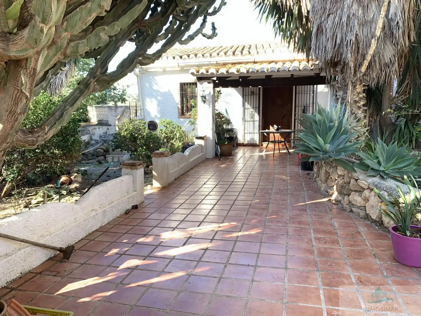 Country house with garden for sale in Los Tablones - La Garnatilla