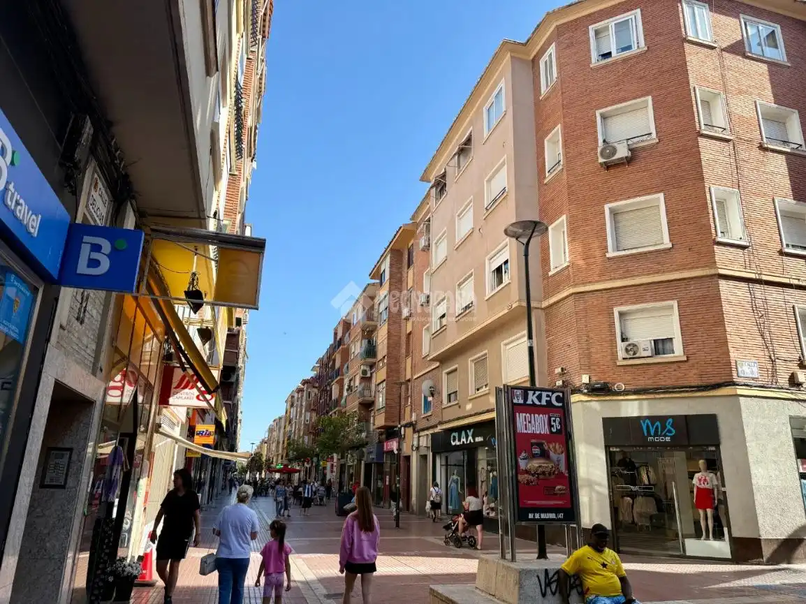 Vista exterior de Piso en venta en Zaragoza con Aire acondicionado, Parquet y Balcón