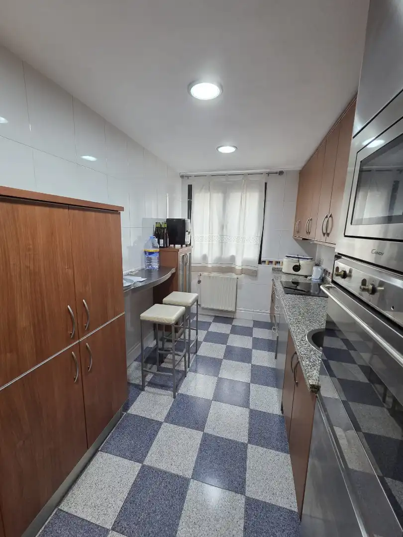 Cocina de Piso en venta en Gijón  con Calefacción, Jardín privado y Parquet