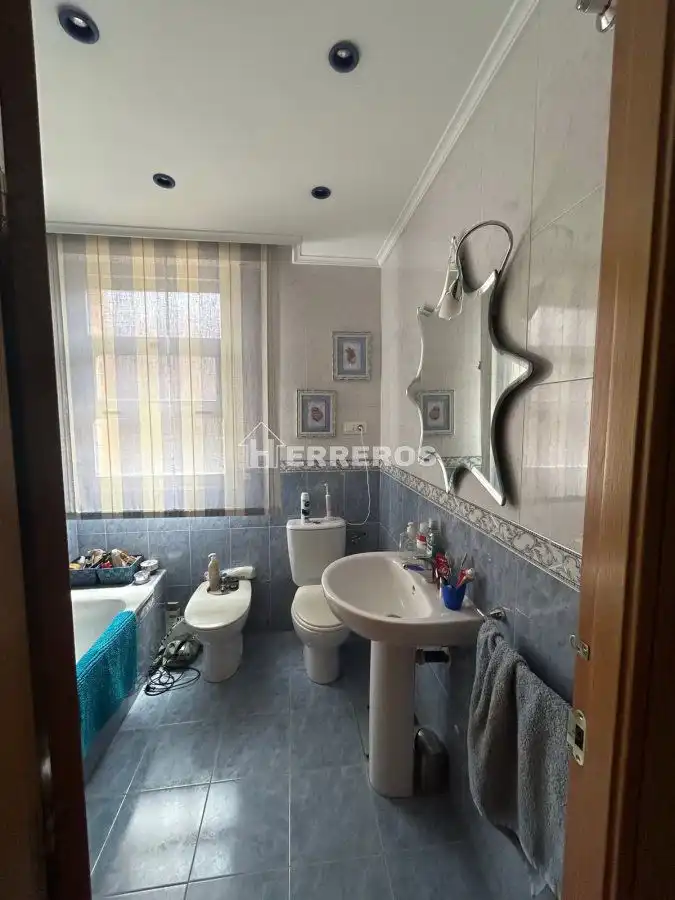 Baño de Casa adosada en venta en  Logroño con Aire acondicionado, Calefacción y Jardín privado