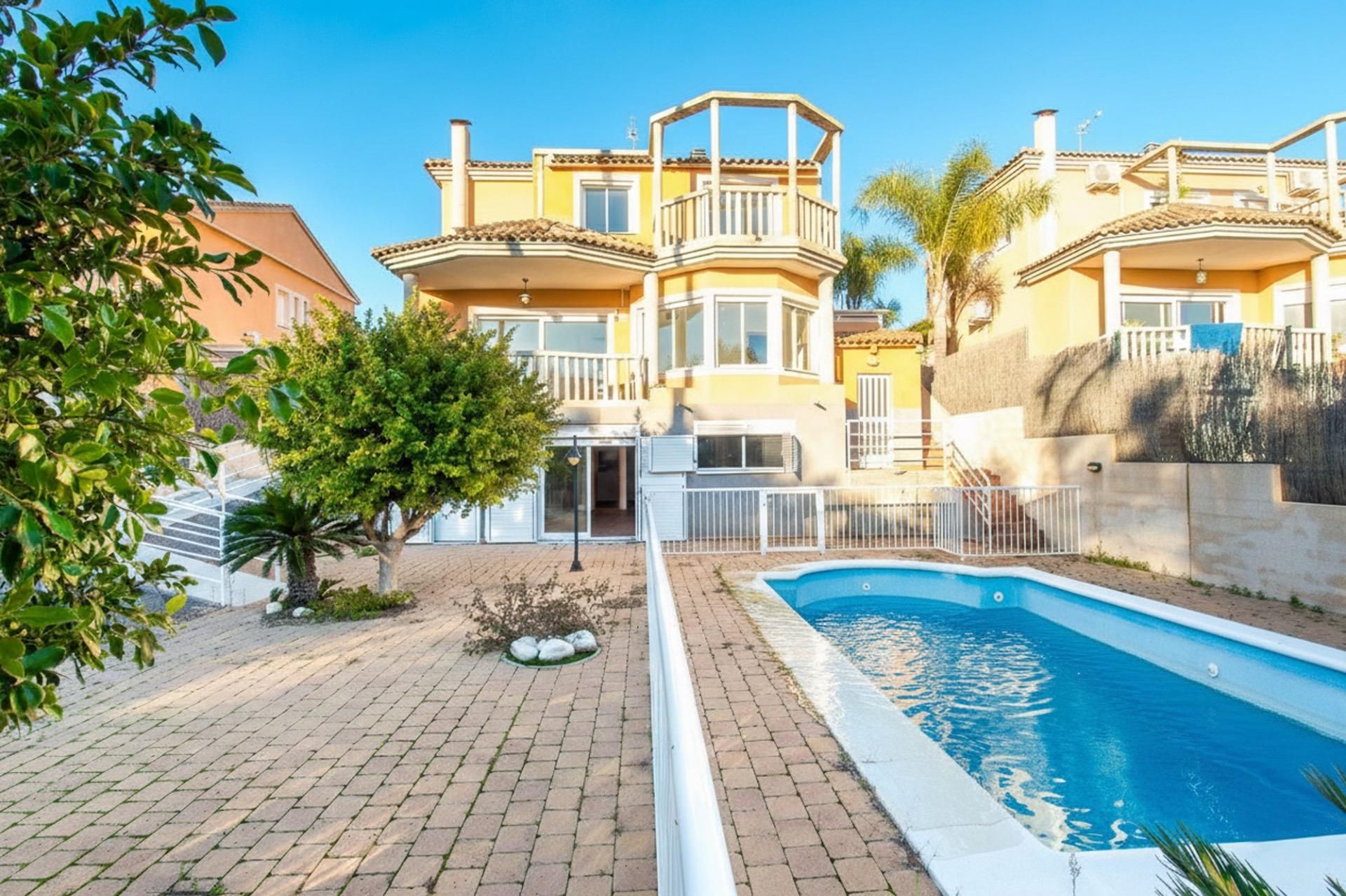 Vista exterior de Casa o xalet en venda en Molina de Segura amb Aire condicionat, Jardí privat i Terrassa