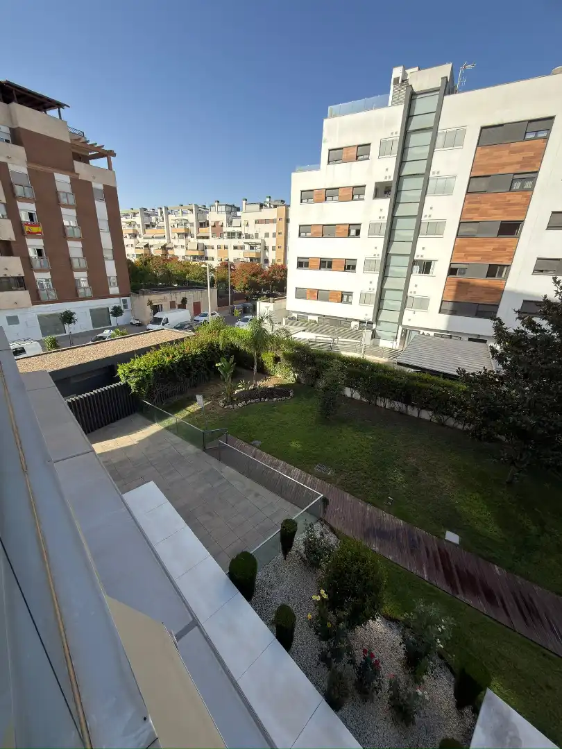 Piso con piscina en venta en Calle Marie Curie 13B, imagen 3
