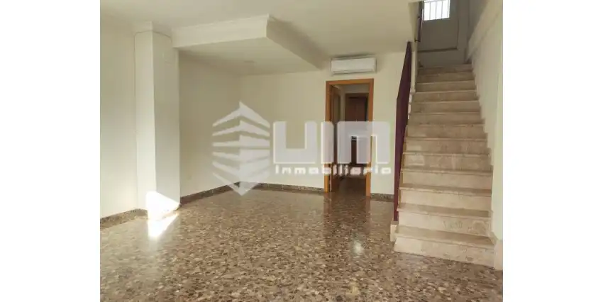 Adosado con piscina en venta en REINA MARIA CRISTINA