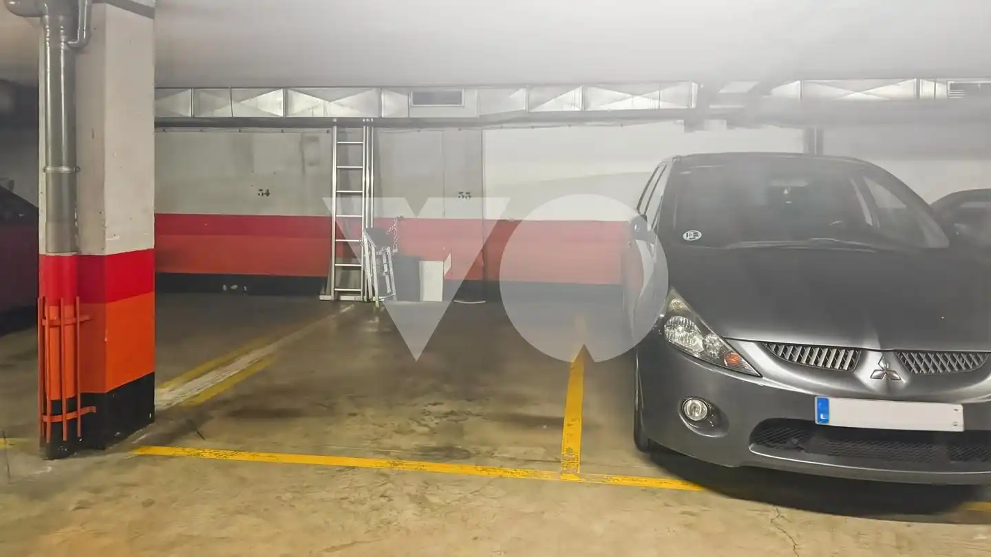 Parking de Piso en venta en Madrid con Aire acondicionado, Calefacción y Jardín privado