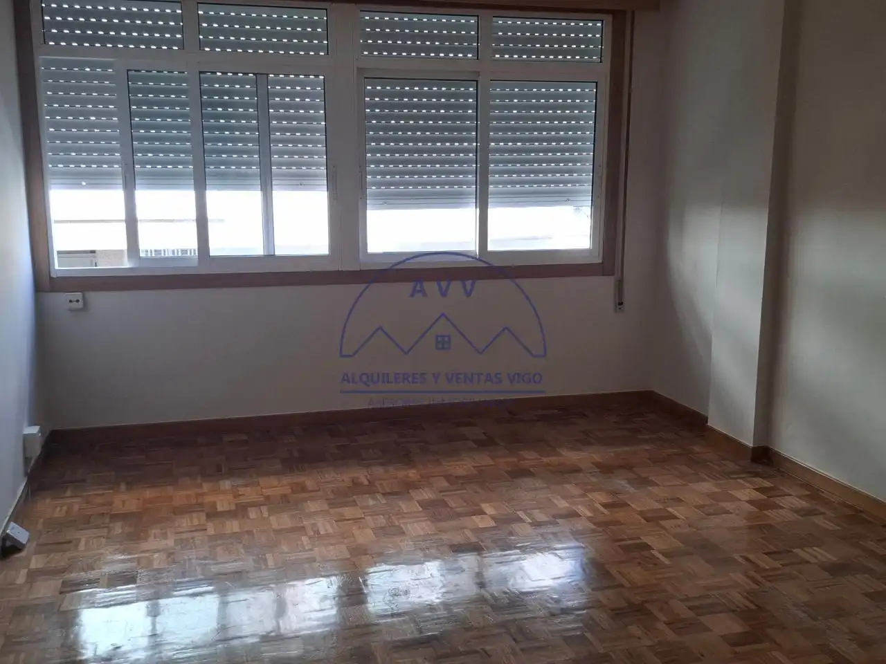 Living room of Flat for rent in Vigo   with Parquet flooring
