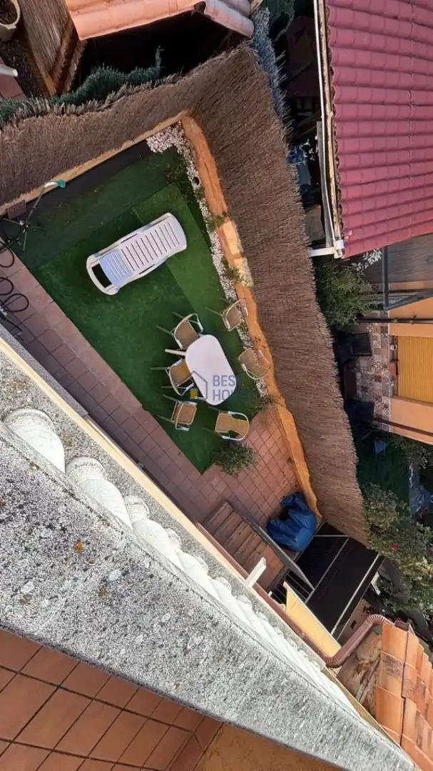 Terrassa de Casa adosada en venda en Sariegos amb Calefacció, Parquet i Terrassa