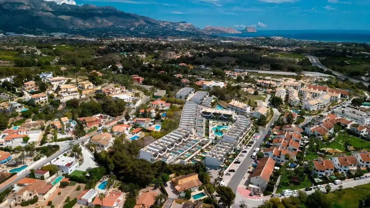 Vista exterior de Pis en venda en L'Alfàs del Pi amb Aire condicionat, Calefacció i Jardí privat