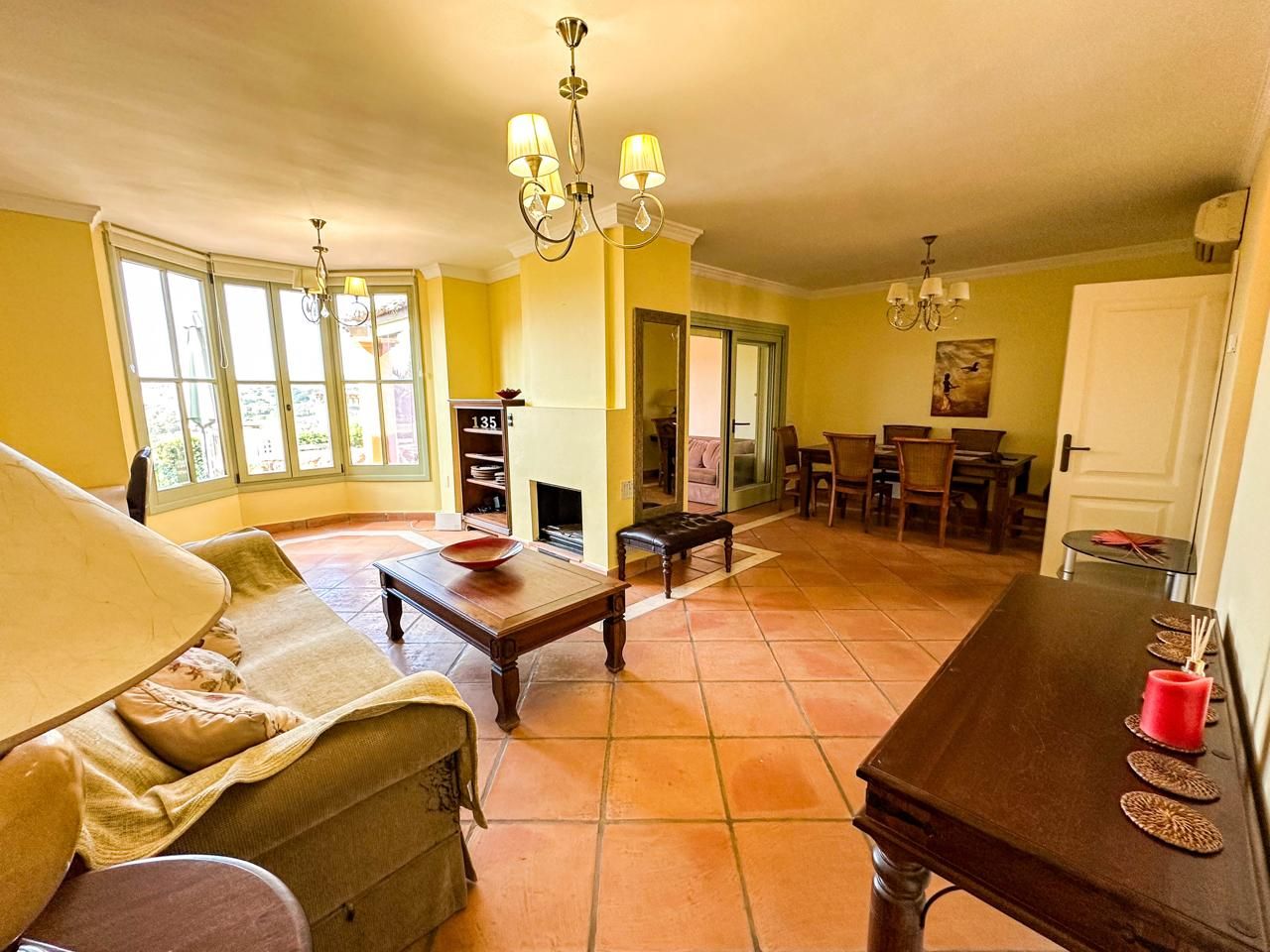 Sala de estar de Casa o chalet en venta en Sotogrande con Aire acondicionado, Calefacción y Jardín privado