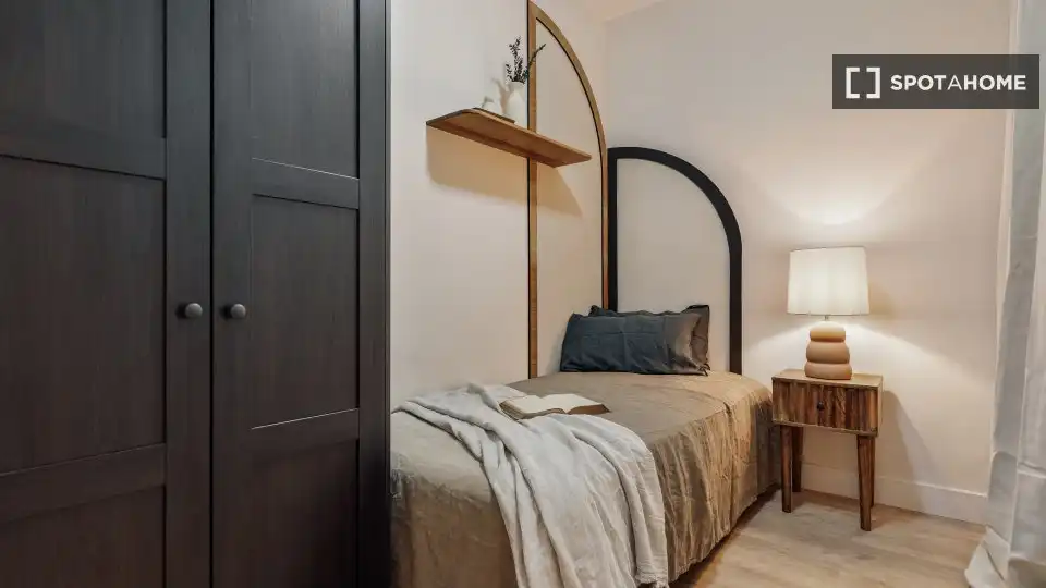 Bedroom of Flat for rent in Barcelona  with Air Conditioner, Heating and Furnished