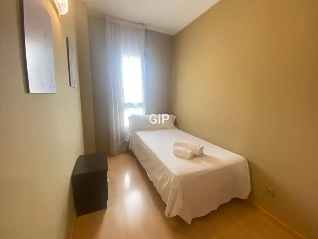 Schlafzimmer von Wohnung zur Miete in Madrid mit Klimaanlage, Heizung und Parkett