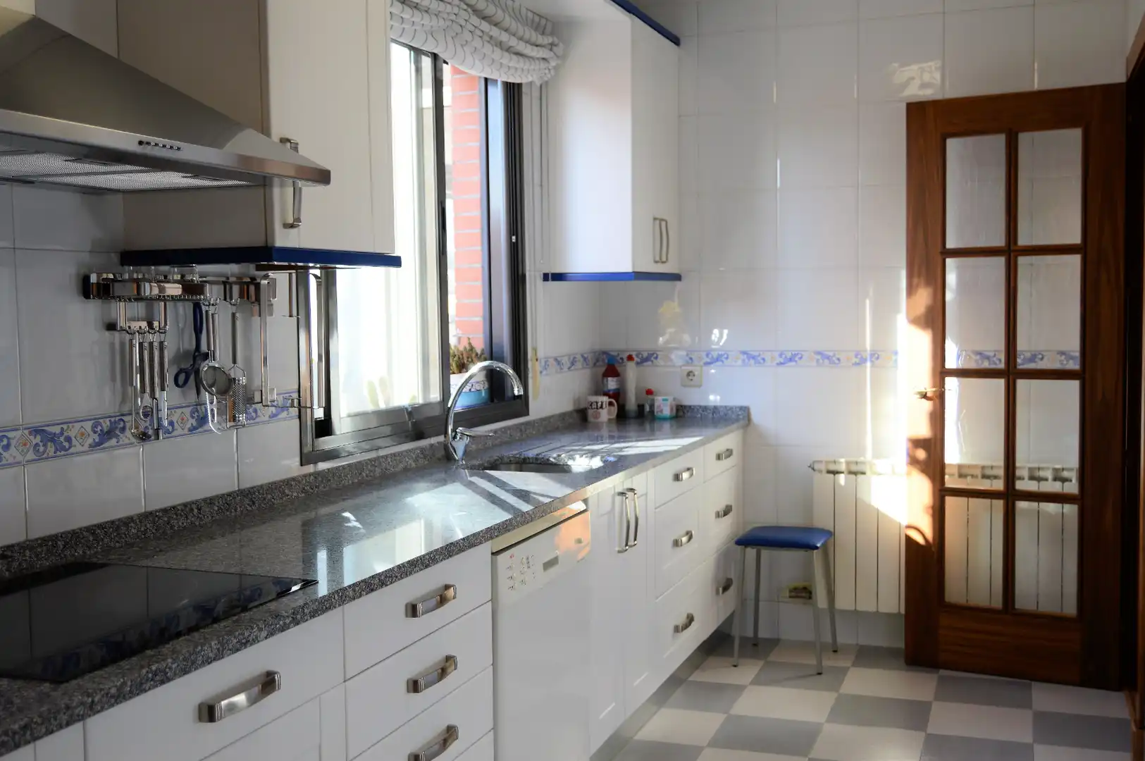 Kitchen of Attic for rent in Madrid  with Air Conditioner, Heating and Parquet flooring