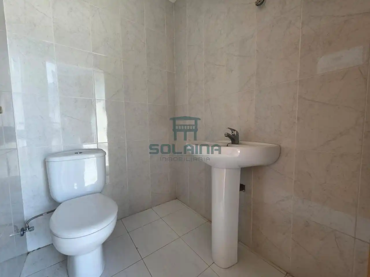 Bathroom of Industrial buildings for rent in San Cibrao das Viñas