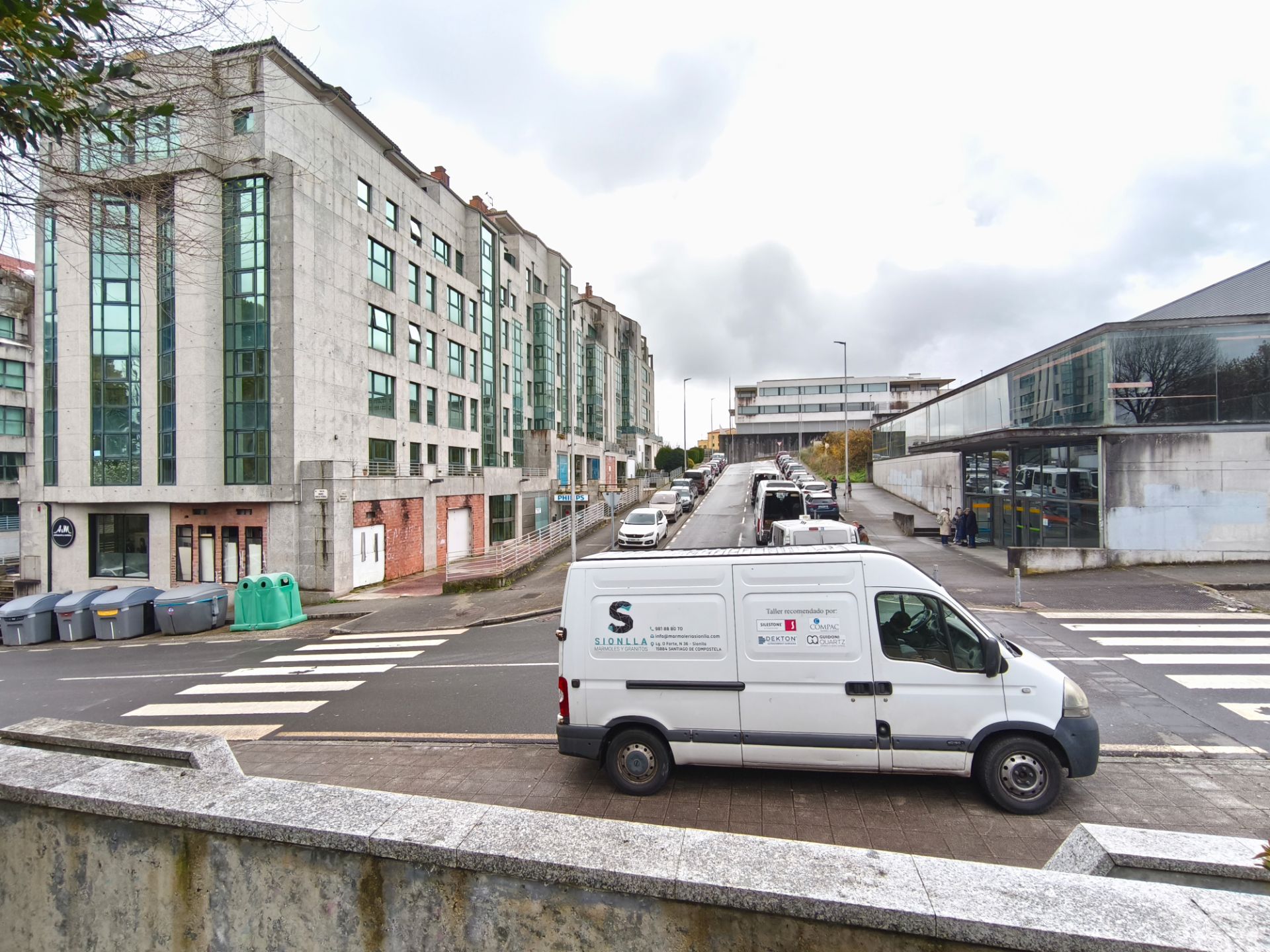 Außenansicht von Maisonette zum Verkauf in Santiago de Compostela  mit Heizung, Terrasse und Abstellraum