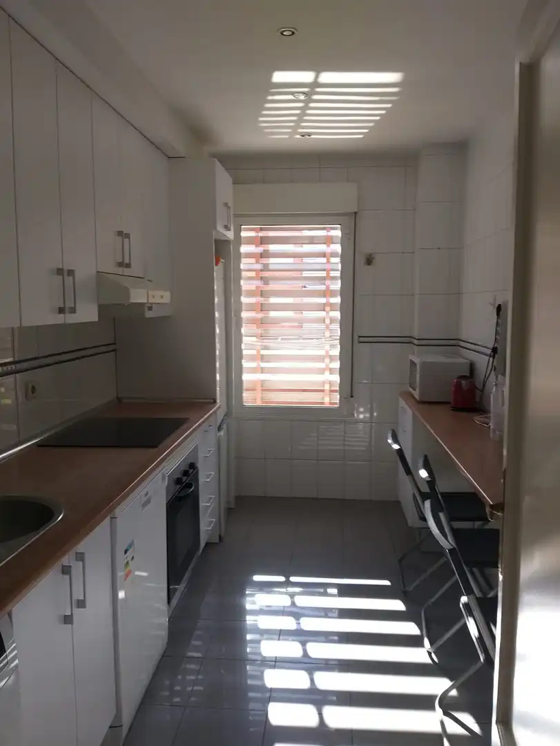Cuina de Pis de lloguer en Alcorcón amb Aire condicionat, Calefacció i Rentadora